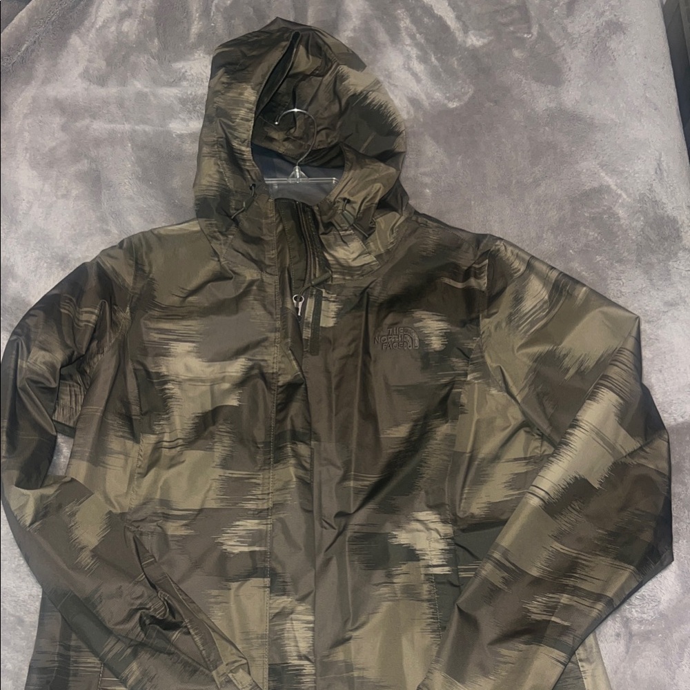 The North Face Women’s Green Patterned Raincoat/windbreaker